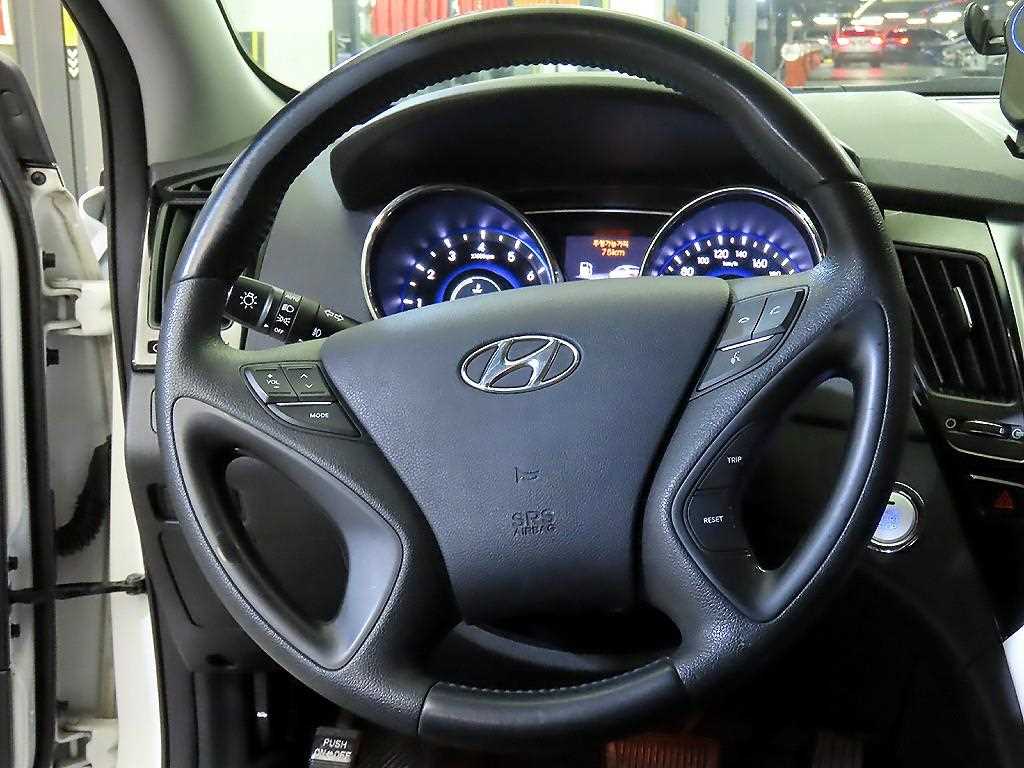 HYUNDAI Sonata - Vista 8