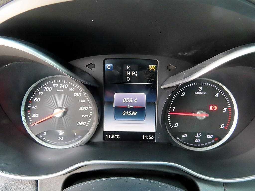 Mercedes Benz C Class - Vista 9