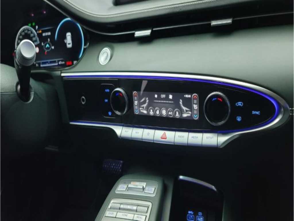 Genesis GV70 - Vista 5