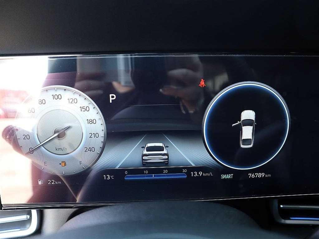 HYUNDAI Avante - Vista 9