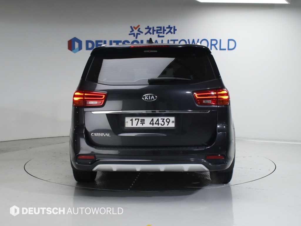 KIA Carnival - Vista 4