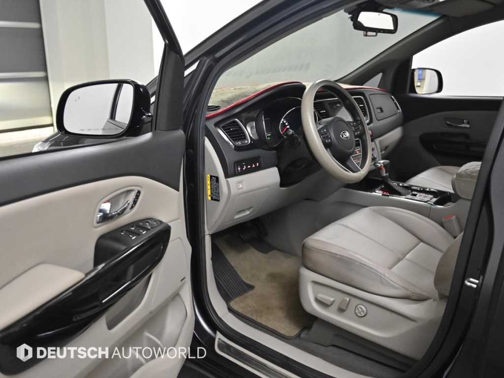 KIA Carnival - Vista 11