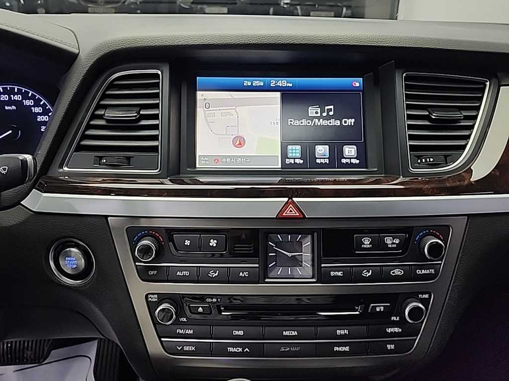 HYUNDAI Genesis - Vista 10