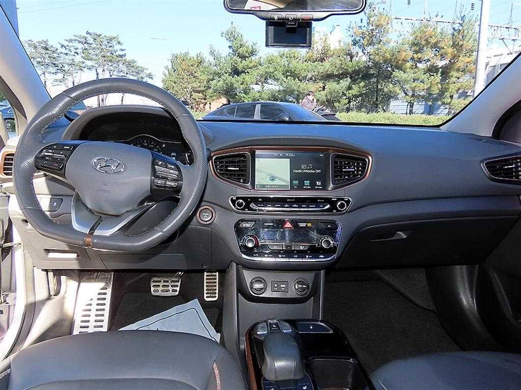 HYUNDAI Ioniq - Vista 7