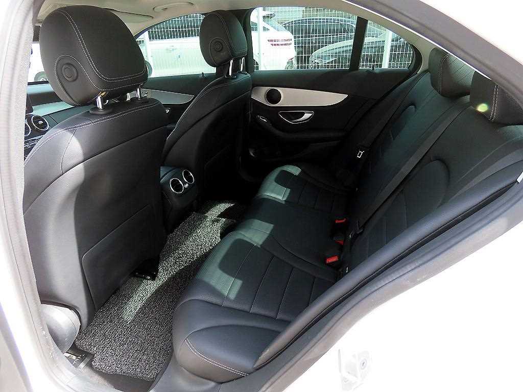 Mercedes Benz C Class - Vista 6