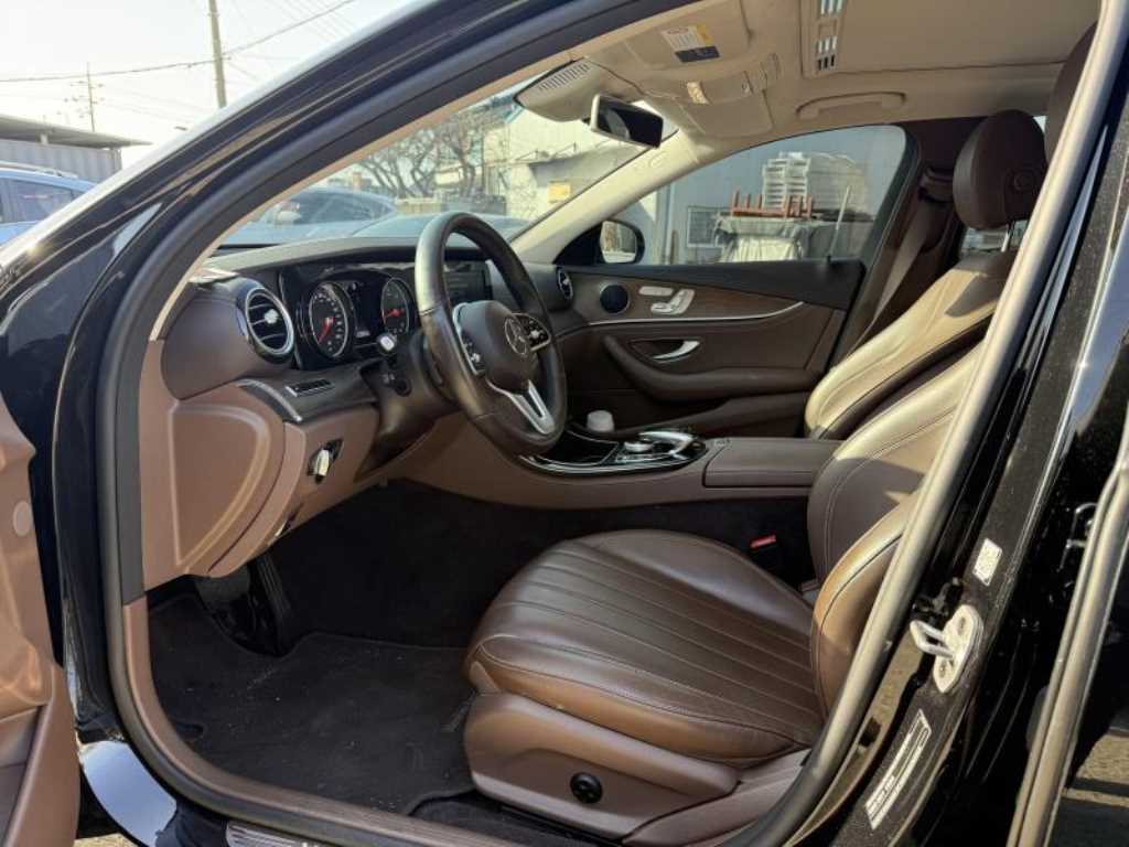 Mercedes Benz E class - Vista 6