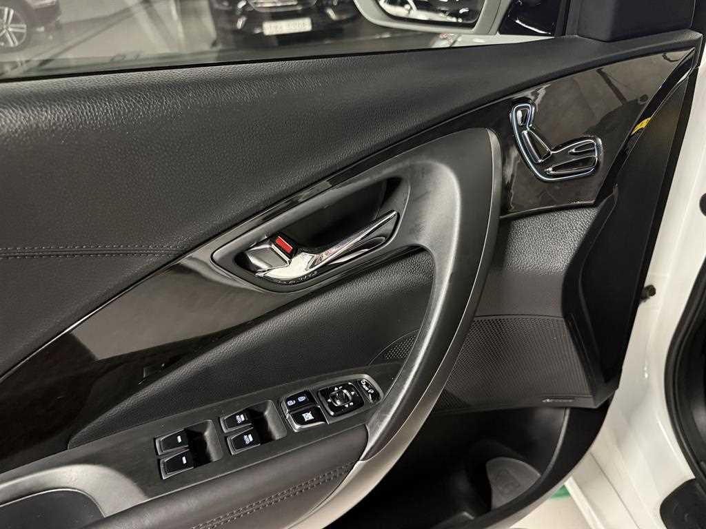 HYUNDAI Grandeur - Vista 12