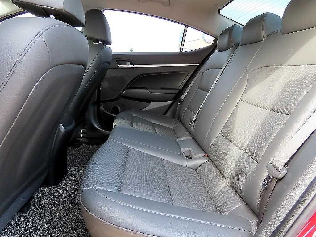 HYUNDAI Avante - Vista 6