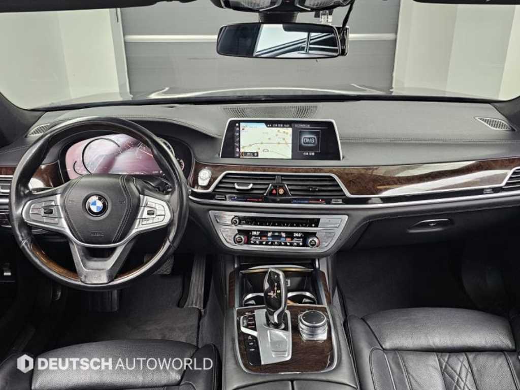 BMW 7 Series - Vista 8