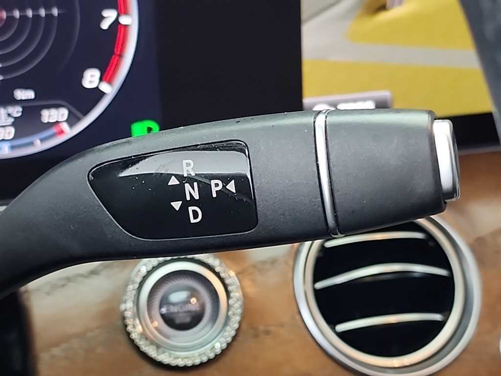 Mercedes Benz E class - Vista 8