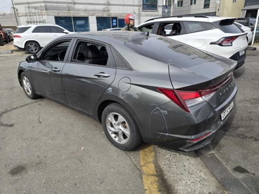 HYUNDAI Avante - Vista 4