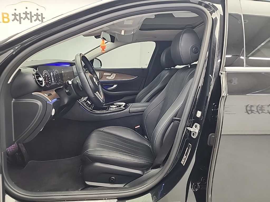 Mercedes Benz E class - Vista 11