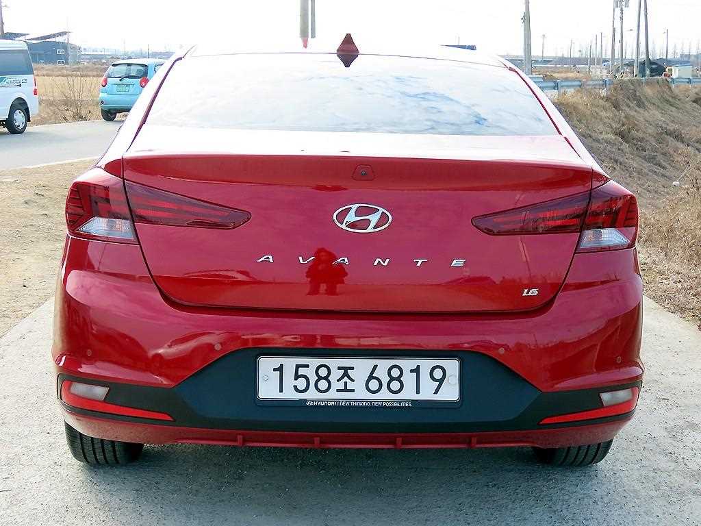 HYUNDAI Avante - Vista 4