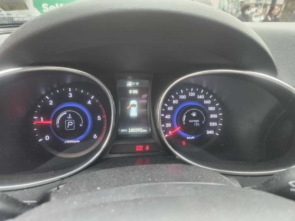 HYUNDAI Maxcruz - Vista 8