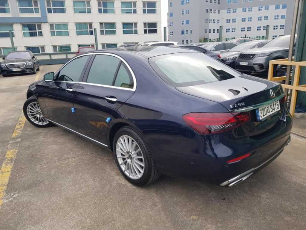 Mercedes Benz E class - Vista 5