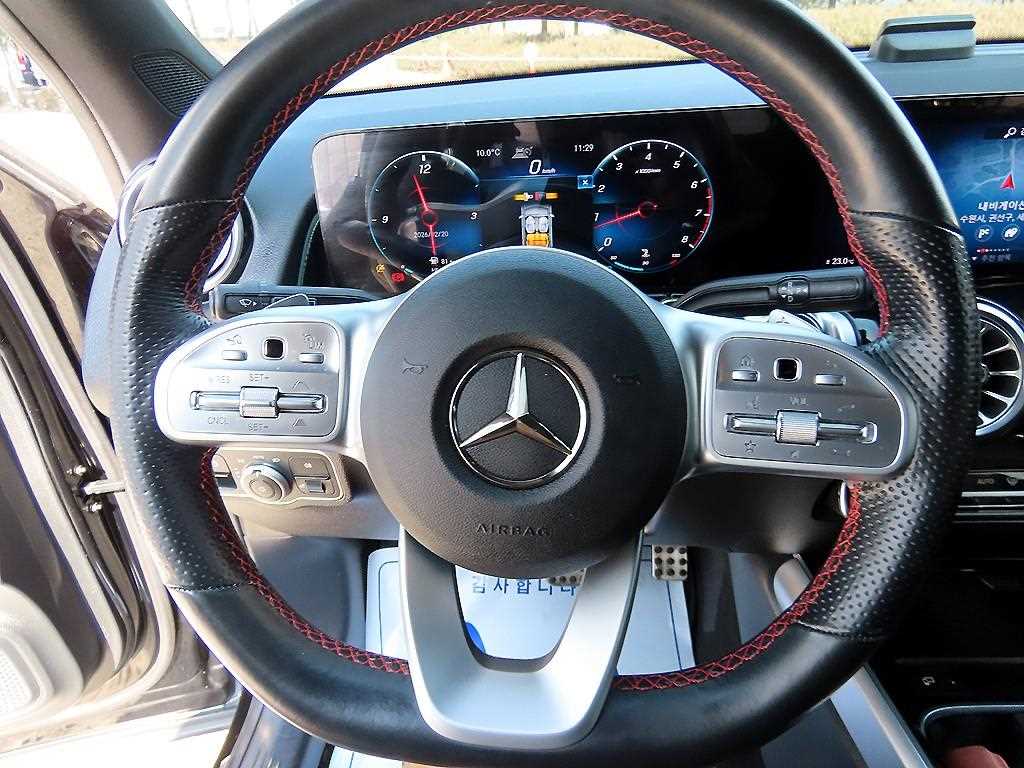 Mercedes Benz GLB Class - Vista 8