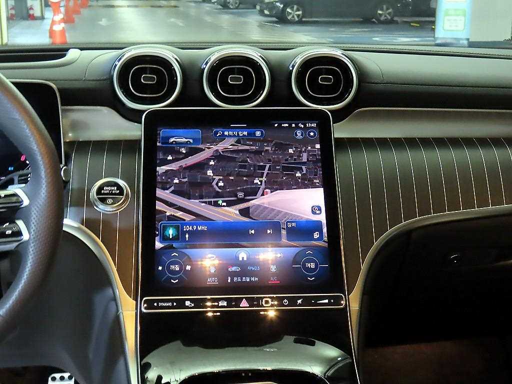 Mercedes Benz GLC Class - Vista 11