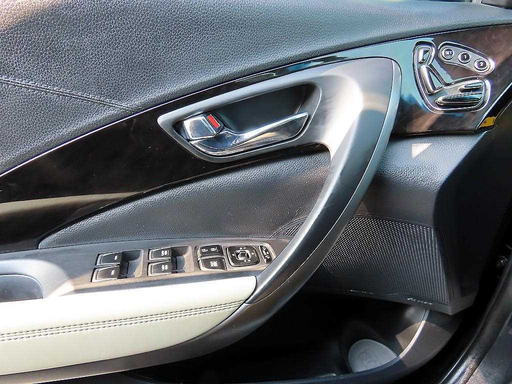 HYUNDAI Grandeur - Vista 11