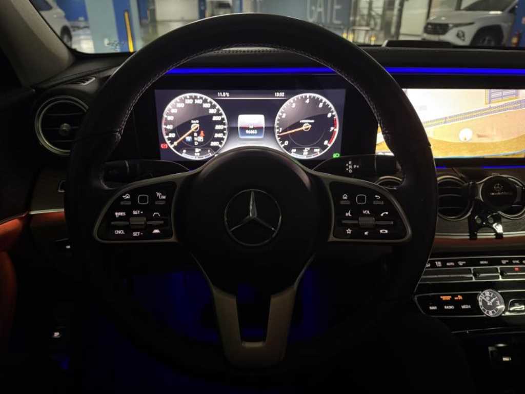 Mercedes Benz E class - Vista 9