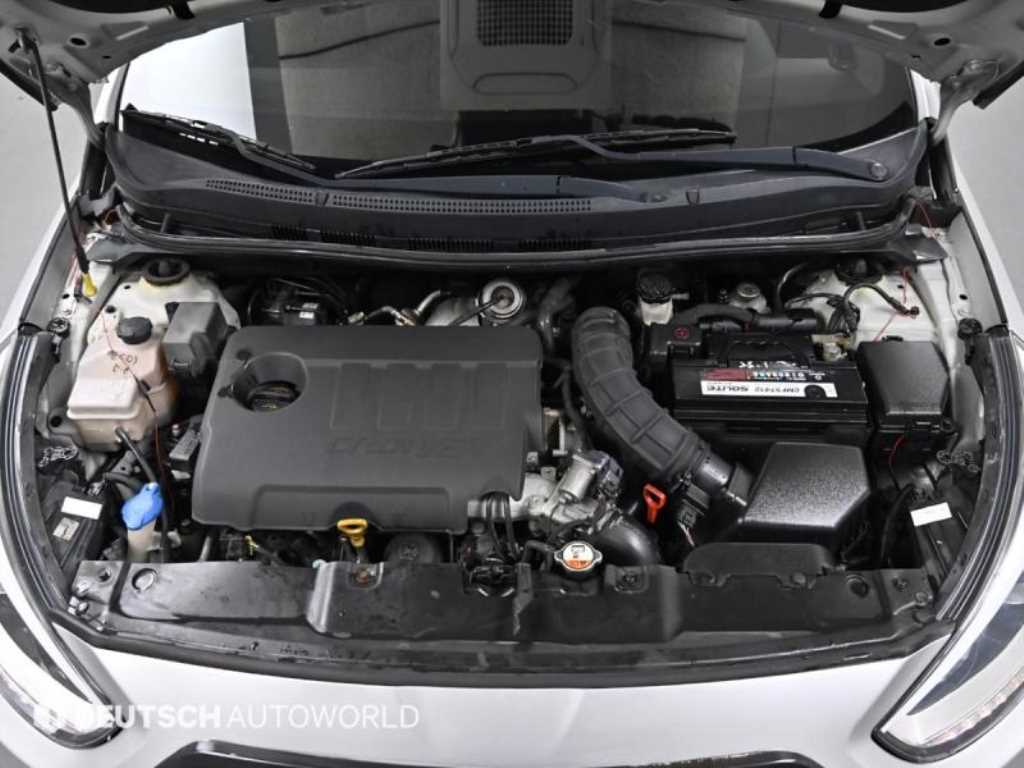 HYUNDAI Accent - Vista 6