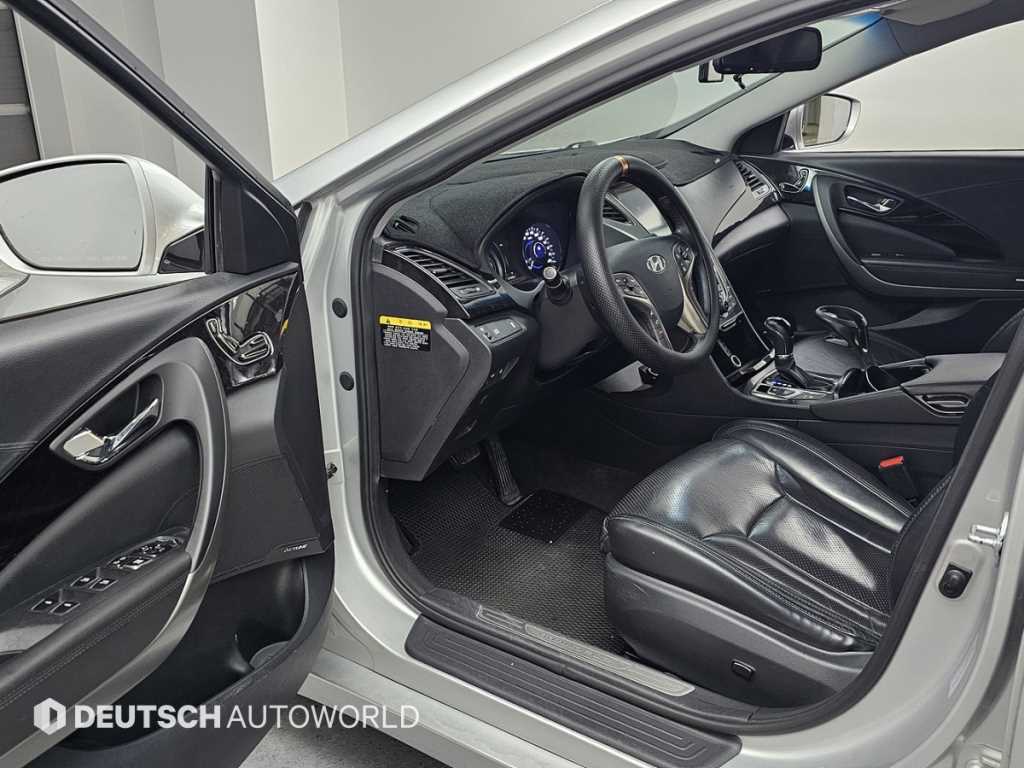 HYUNDAI Grandeur - Vista 11