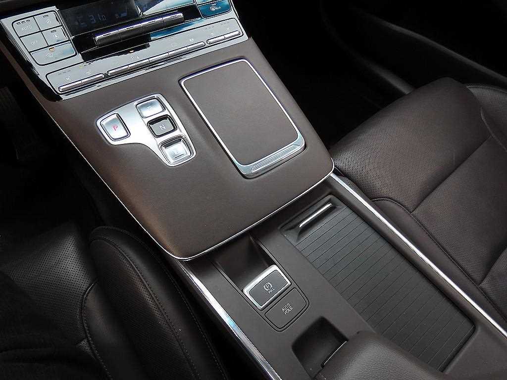 HYUNDAI Grandeur - Vista 10