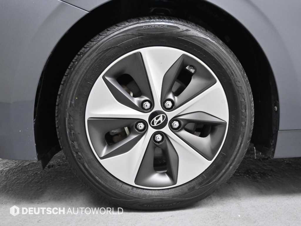 HYUNDAI Ioniq - Vista 5