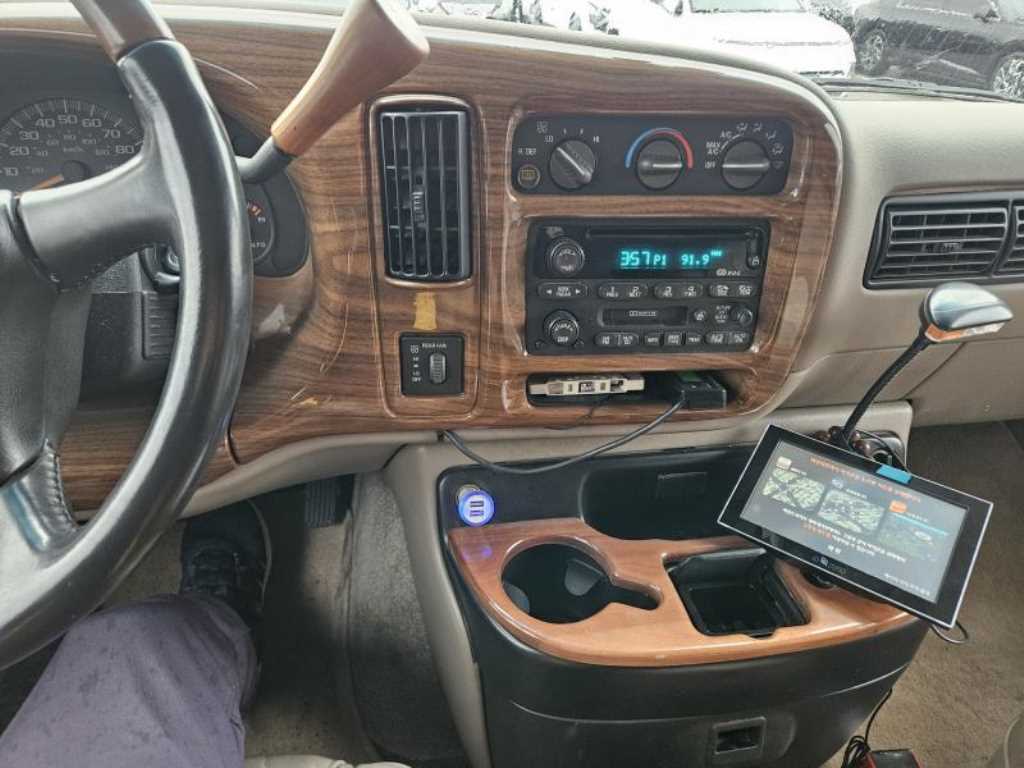 Chevrolet Chevy Van - Vista 12