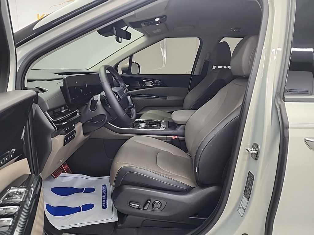 KIA Carnival - Vista 11