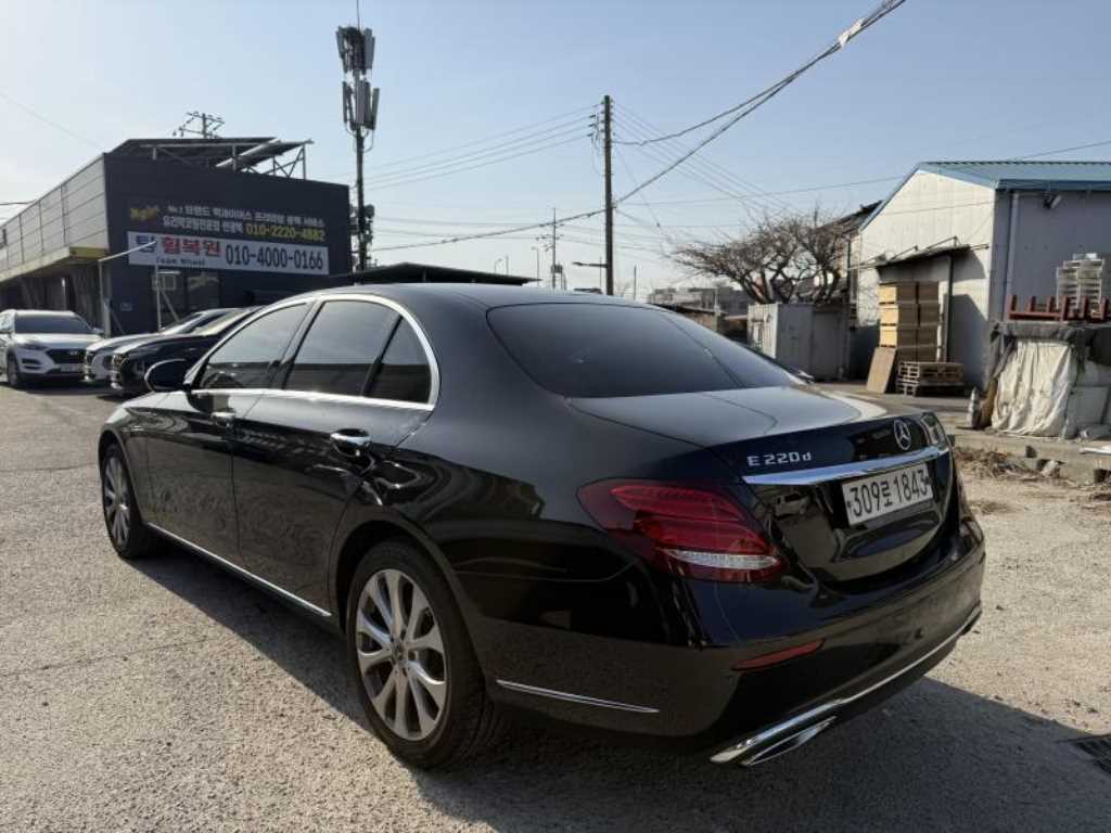 Mercedes Benz E class - Vista 5