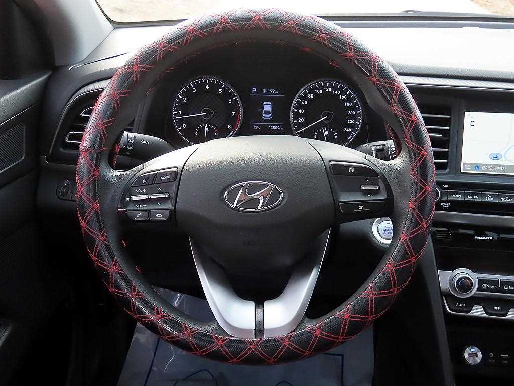 HYUNDAI Avante - Vista 7