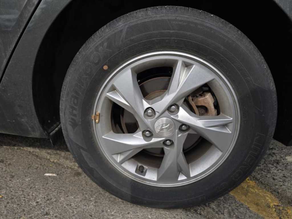 HYUNDAI Avante - Vista 6