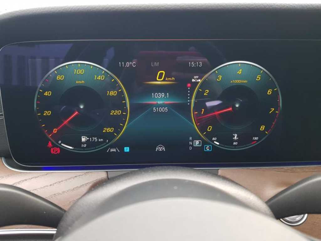 Mercedes Benz E class - Vista 10