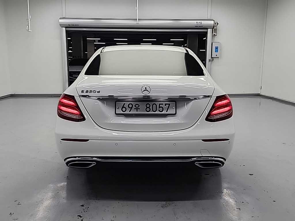 Mercedes Benz E class - Vista 3