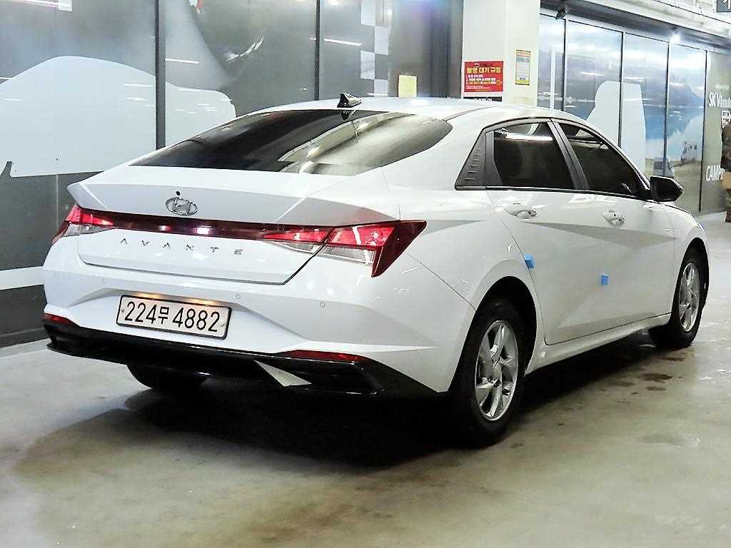 HYUNDAI Avante - Vista 4