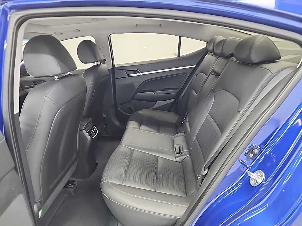 HYUNDAI Avante - Vista 12