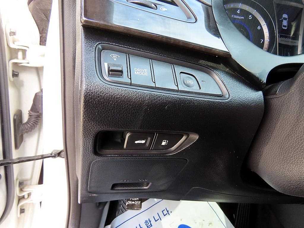 HYUNDAI Grandeur - Vista 12