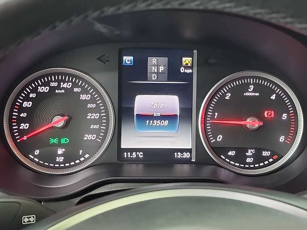 Mercedes Benz GLC Class - Vista 6