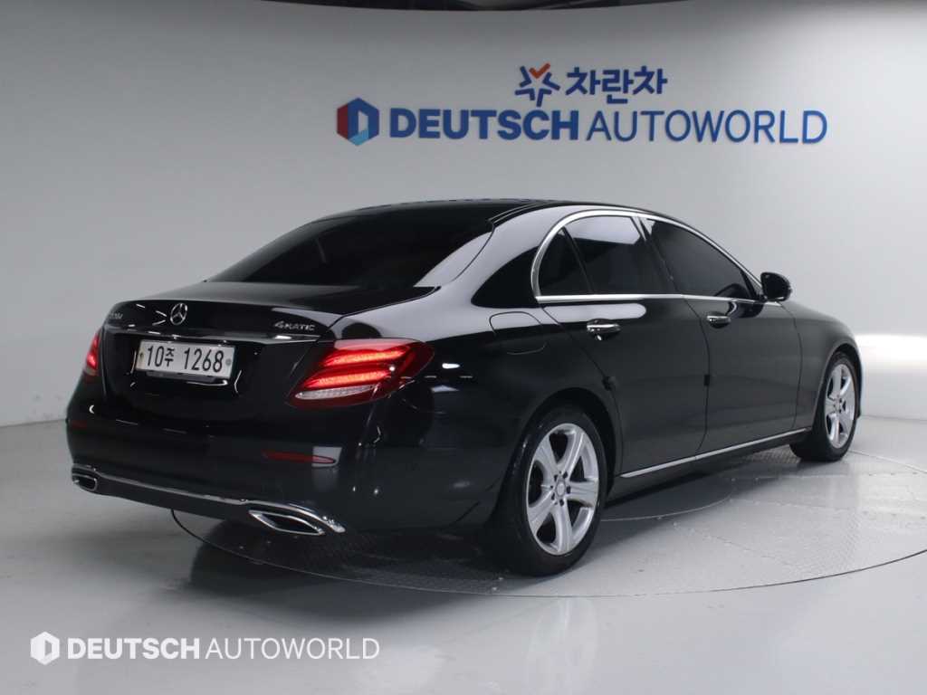 Mercedes Benz E class - Vista 2