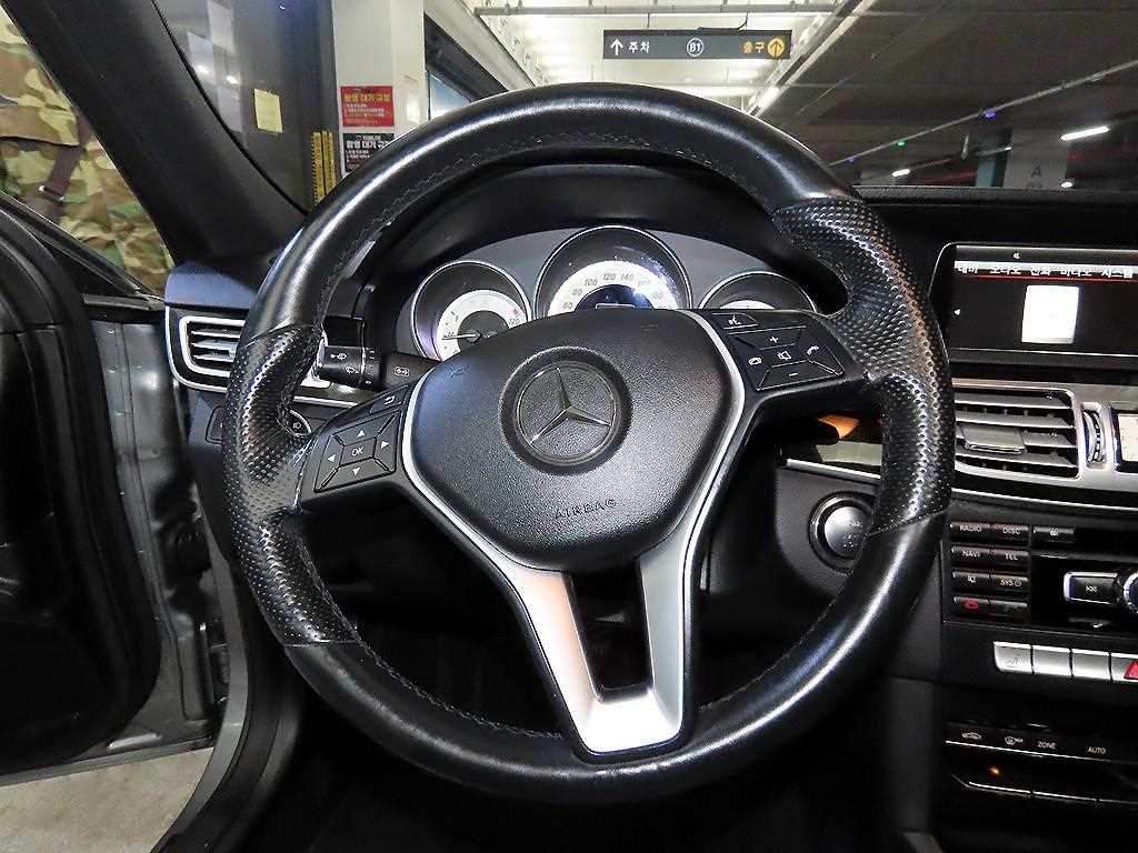 Mercedes Benz E class - Vista 8