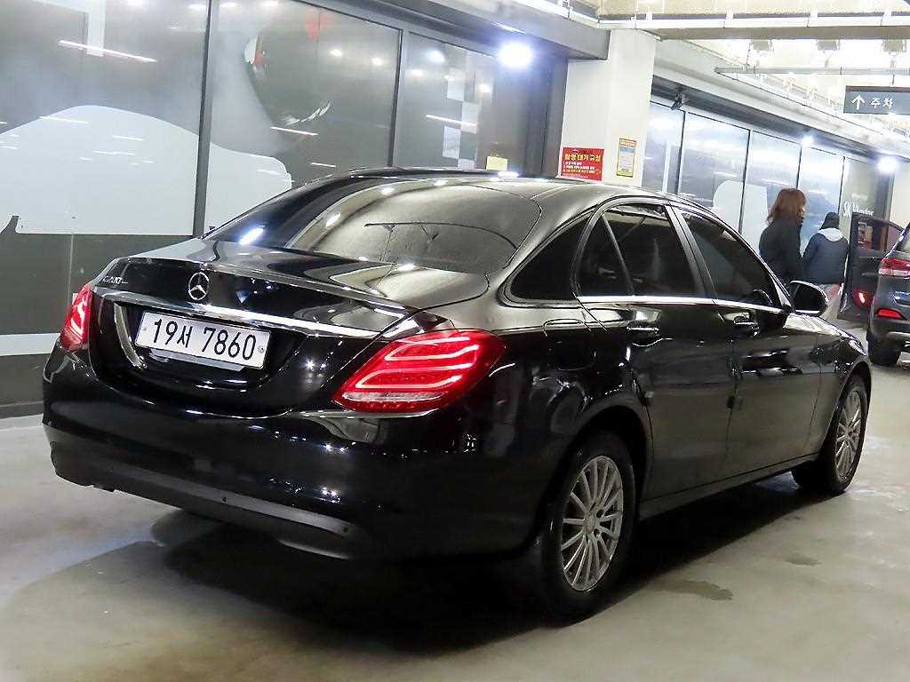 Mercedes Benz C Class - Vista 4