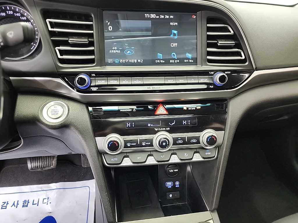 HYUNDAI Avante - Vista 10