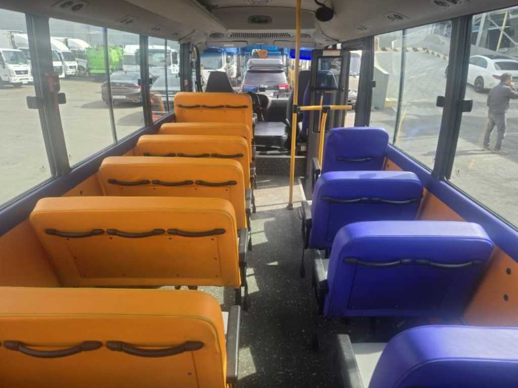 medium and large bus Hyundai bus - Vista 9