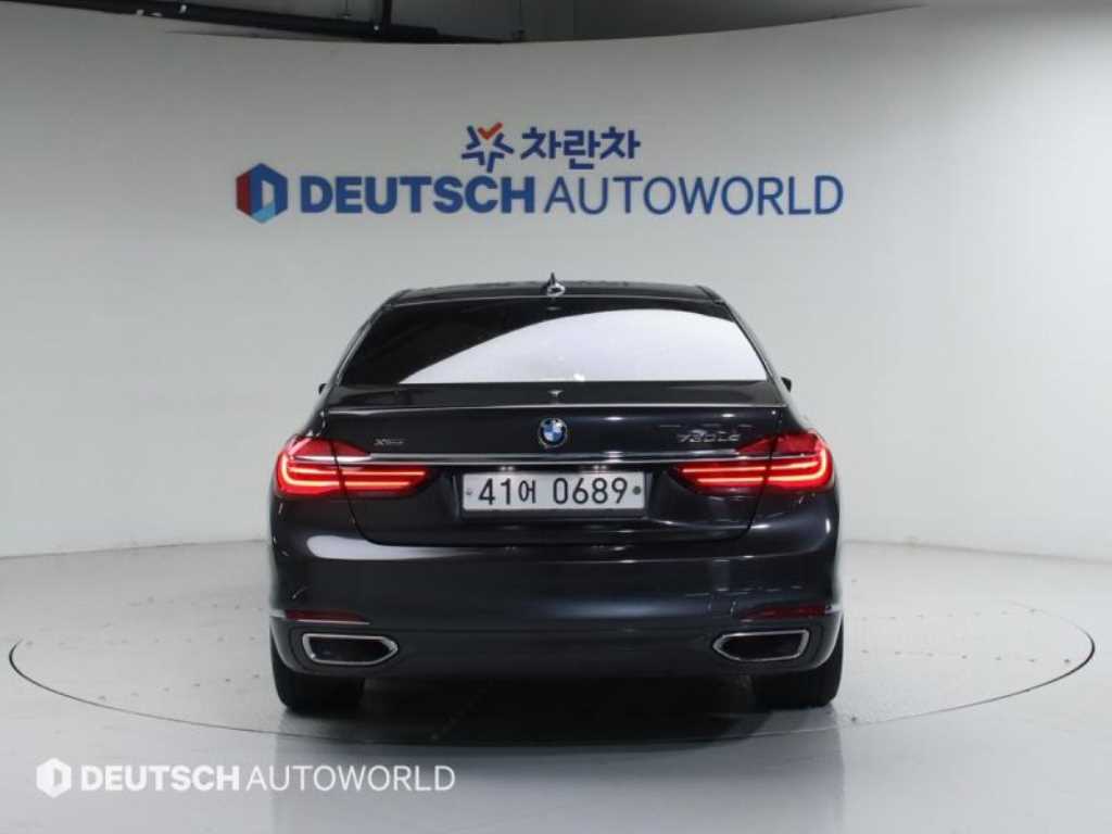 BMW 7 Series - Vista 5