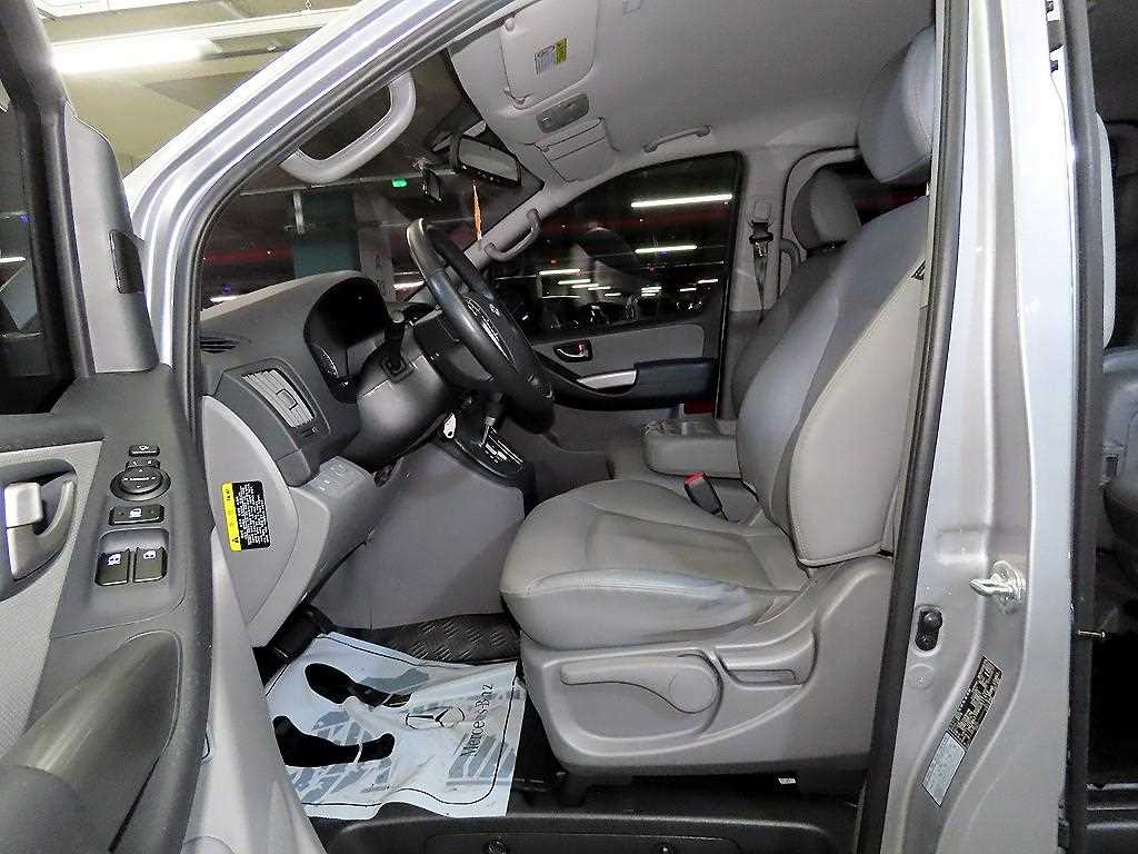 HYUNDAI Starex - Vista 6