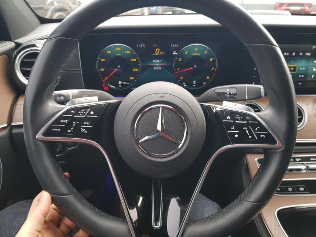 Mercedes Benz E class - Vista 11
