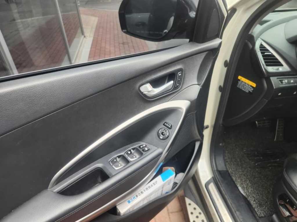 HYUNDAI Maxcruz - Vista 5