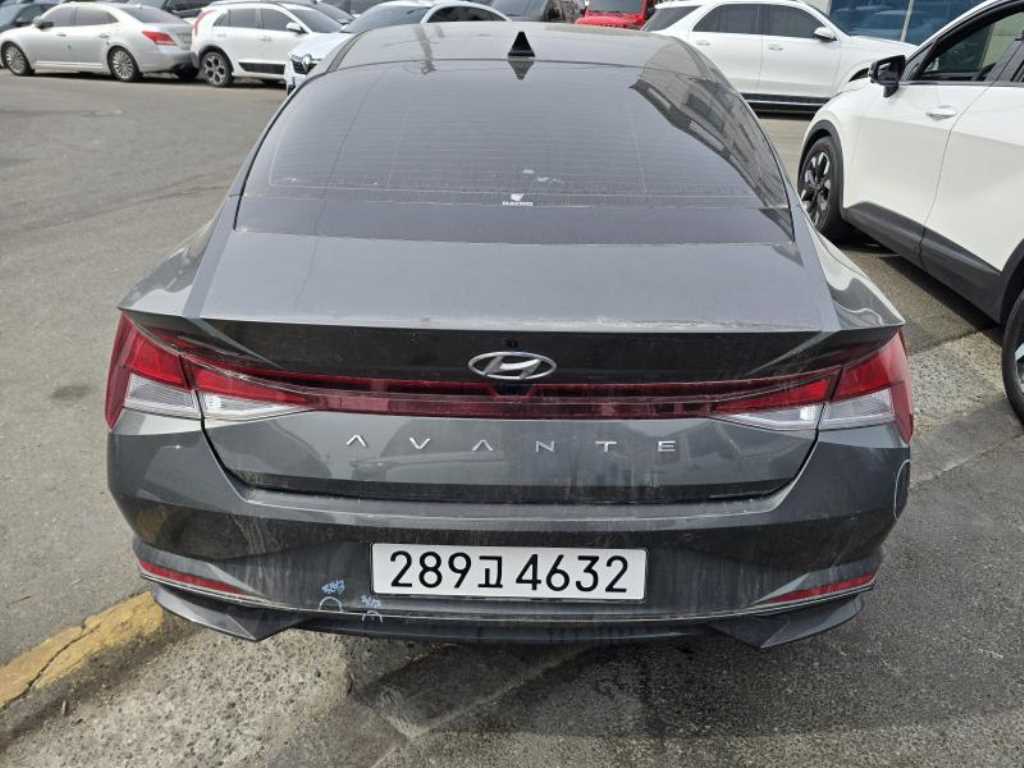 HYUNDAI Avante - Vista 3
