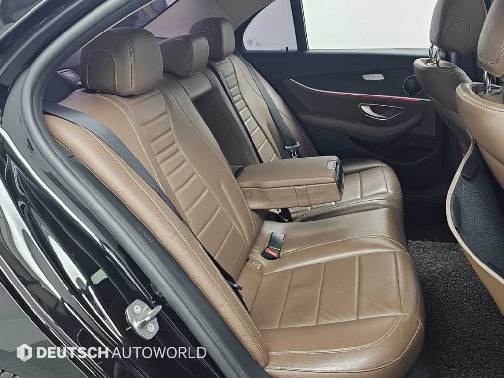 Mercedes Benz E class - Vista 12