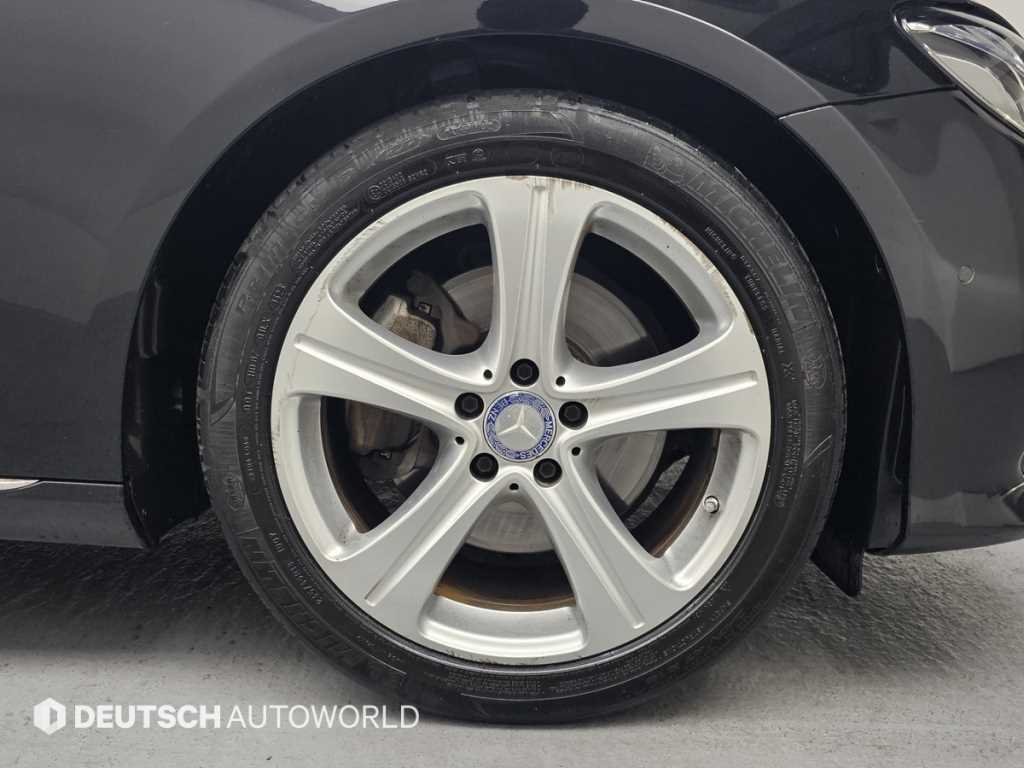 Mercedes Benz E class - Vista 5